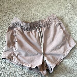 Lululemon Inner Glow Short 3"
Washed Half Moon size 6